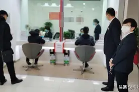 男子取5万，柜员操作失误存了5万。男子拒不退回称：离柜概不负责图片