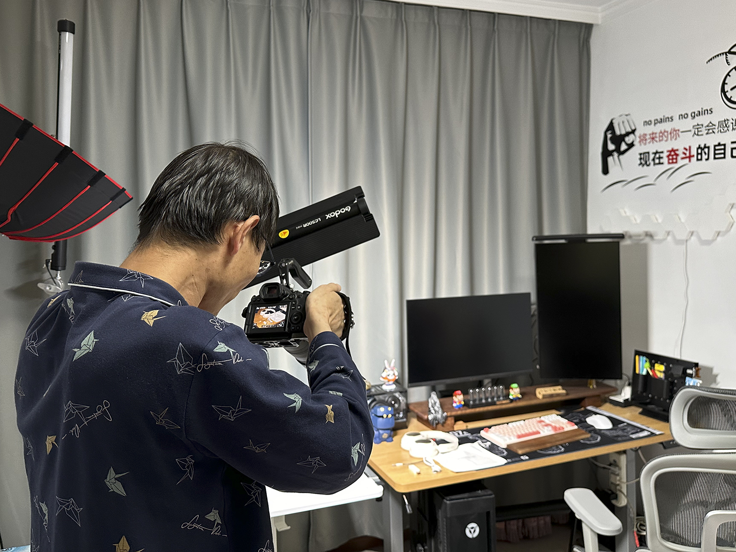 小巧精致易携带,神牛LC500Rmini棒灯轻松布光