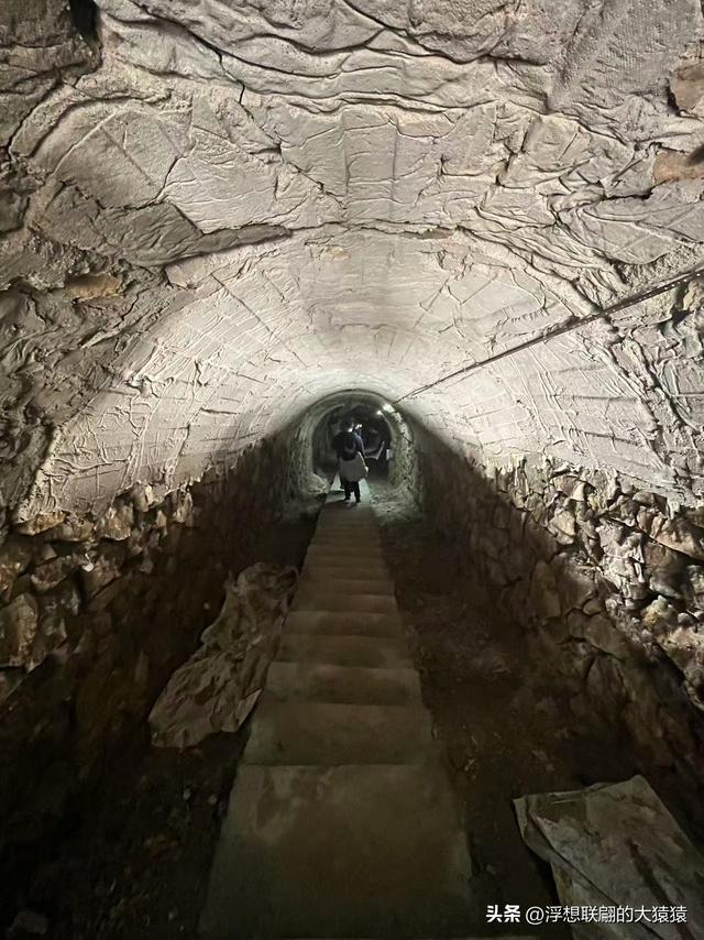 莱芜苗山镇铜山村里的汉代铜矿洞