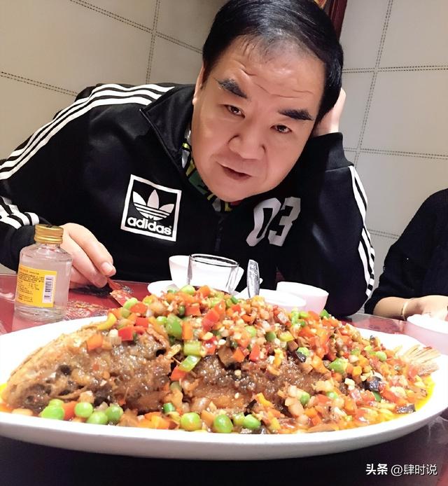 杨振宁去世仅2天，74岁“肥猫”郑则仕又被曝离世，内情让人意外