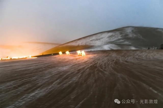 【敦煌第二场雪】月牙泉风雪交加景致极为震撼