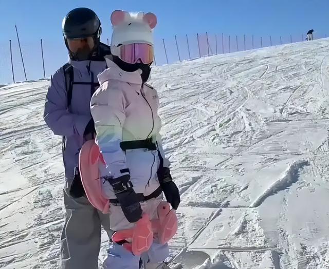 远离造神迷障！全红婵带伤去滑雪	，没想到让人担心的事还是出现了