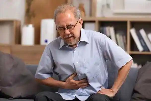 消化内科医生提醒:慢性胃炎若有3种表现,警惕病情加重,早就医