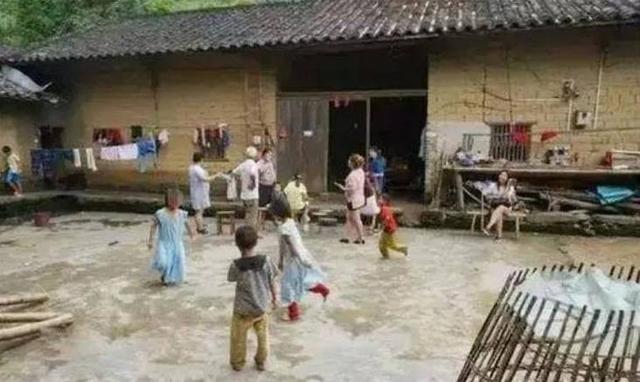 广西夫妇21年内生下15个孩子，2022年政府介入调查，如今怎样了？