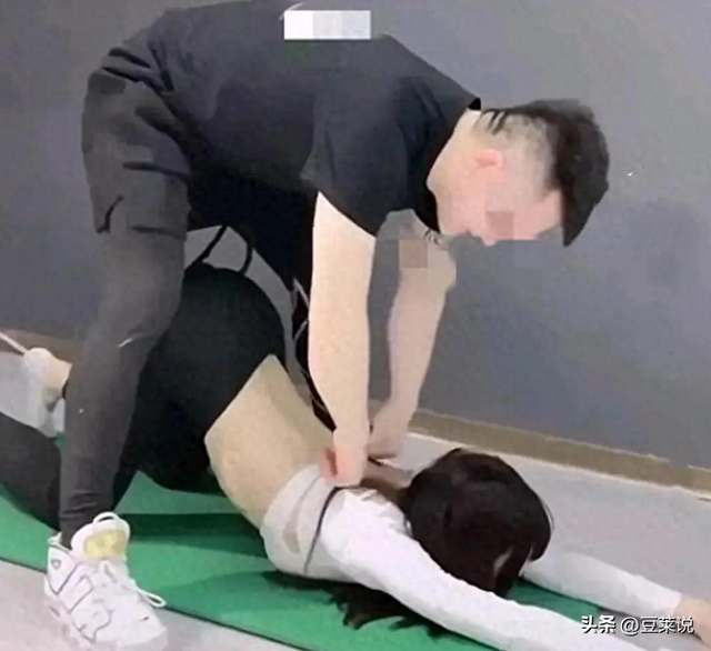 妻子出轨男小三后续：正脸被扒，抓奸画面炸裂，难怪丈夫鱼死网破