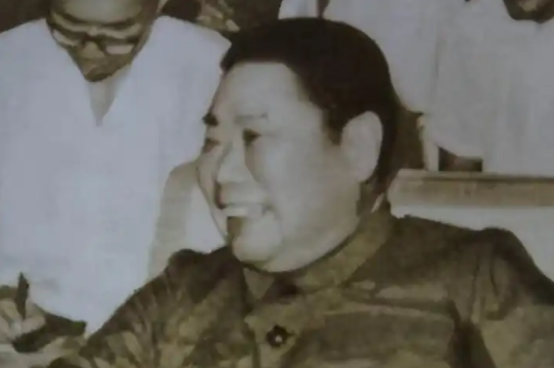 1978年他从副总理被撸成普通工人，事后反倒安慰妻子：我心里有数