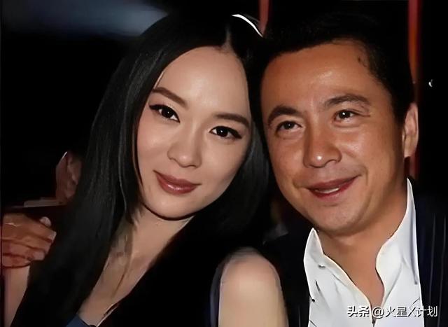 王中磊破产，携全家搬出庄园住进别墅，老婆愁眉苦脸被迫接受降级