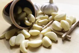 大蒜护心又降糖？医生妈妈亲测，这类人吃错反伤身！图片