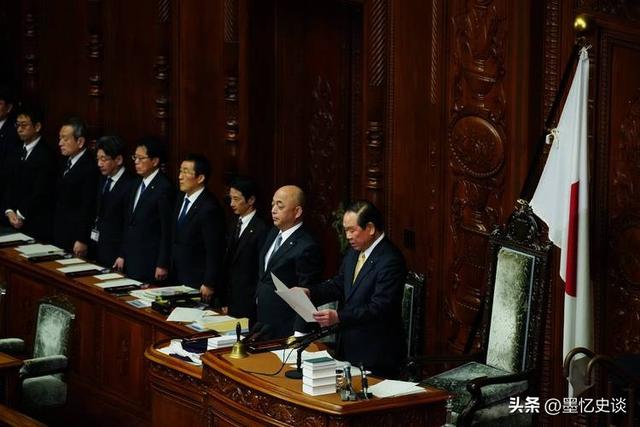 日本政坛巨震！166票在野党同盟	，高市时代或将终结，中方回应