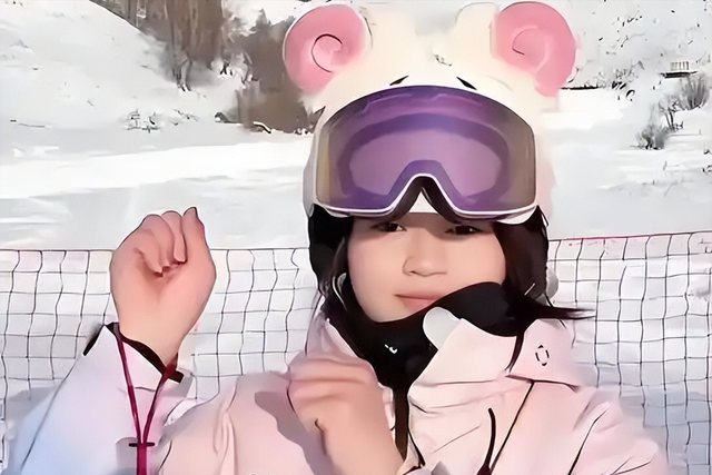 全红婵铜像进校园引热议，意外暴露她“真实处境”，令人心疼