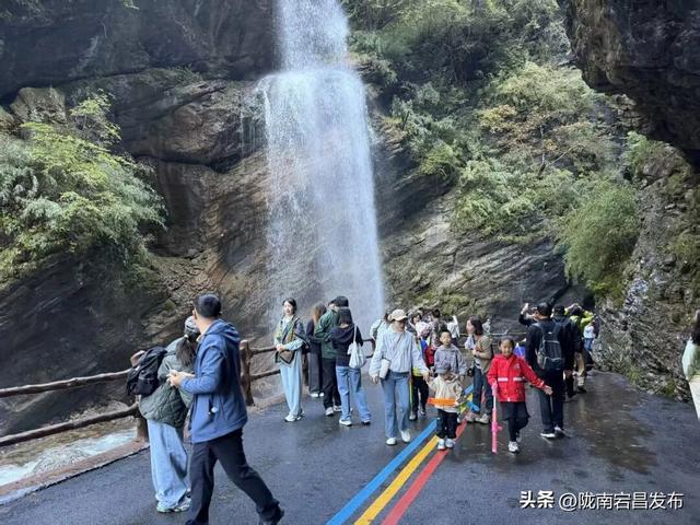 宕昌官鹅沟解锁流量密码！“小钻风”引爆山水景区新玩法