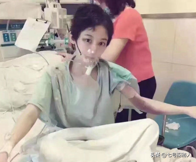 原来她早已去世，26岁全身溃烂因癌症而亡，被家人“吸血”多年