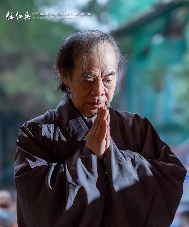 拔萝卜带泥！释永信倒台后，最惨的不是女明星，而是捐了46亿的他