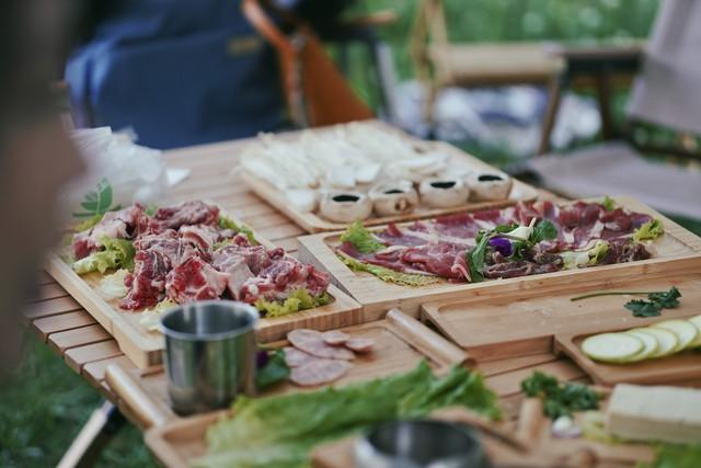 大量俄罗斯游客涌入承德，打着旅游幌子不去旅游不吃美食，为啥来