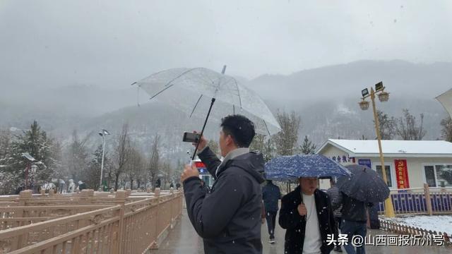 立冬节气 五台山景区初降瑞雪