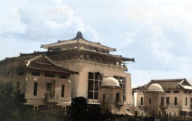 1939年的武汉大学：行政楼前站着日本护士，操场上游荡着鬼子伤兵