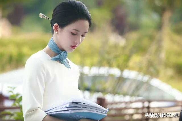 内娱空姐刘些宁，肤白貌美大长腿，堪称最美之一，不接受反驳。