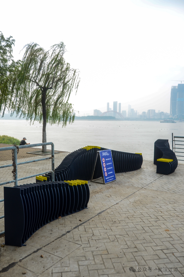 要读懂武汉人的浪漫，就去江滩吧！新上的一批观景座椅太“撩人”啦