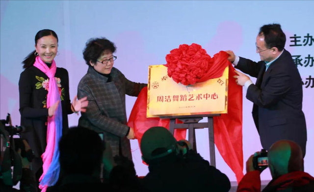 回国5天后安详离世！生前花20万美元盖学校，弥留之际包机回中国