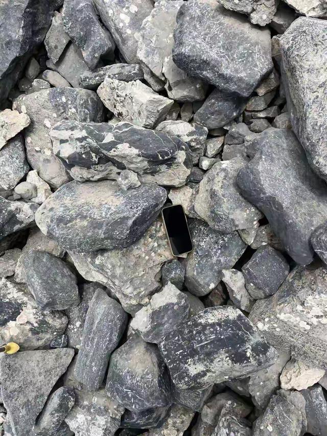 不可思议	，一部遗落野外三年多的手机，跨越5000km回到失主手中