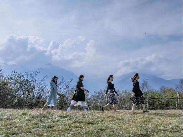 抛弃网红景点，反搞“村漂”，这届年轻人旅游，正炒火下一个行业