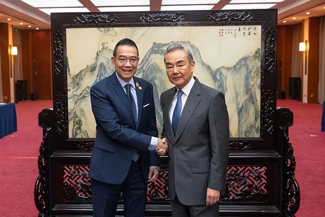 257票赞成，佩通坦时代将重启，泰高官拿到中方口信，事情不简单