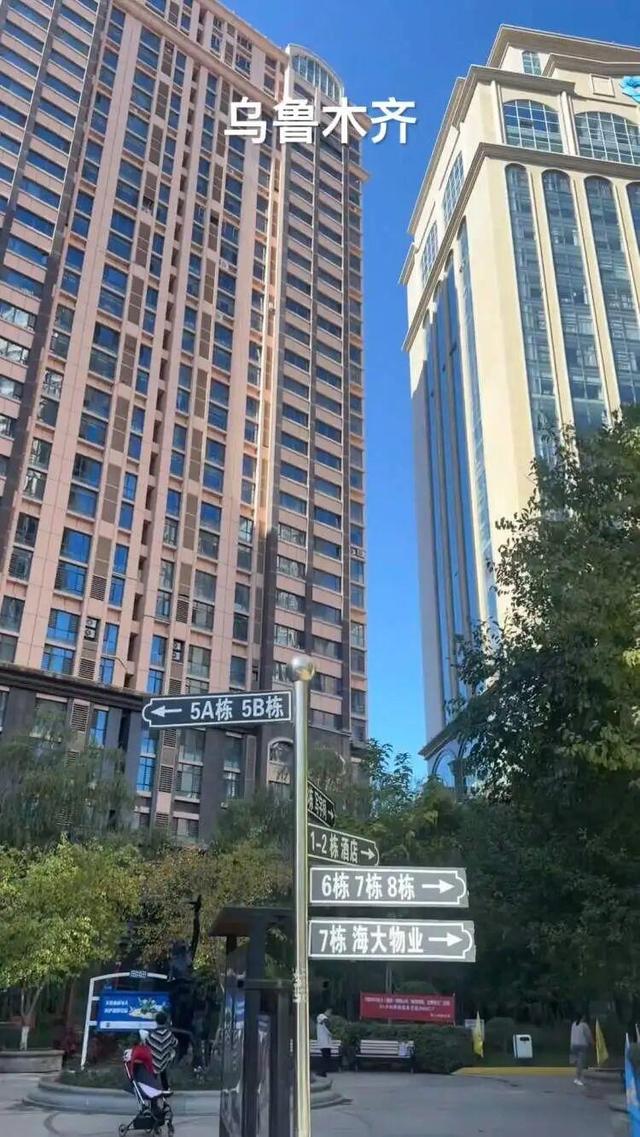 两个年轻人裸辞后徒步一年，只为从法国走到上海！已步行到新疆