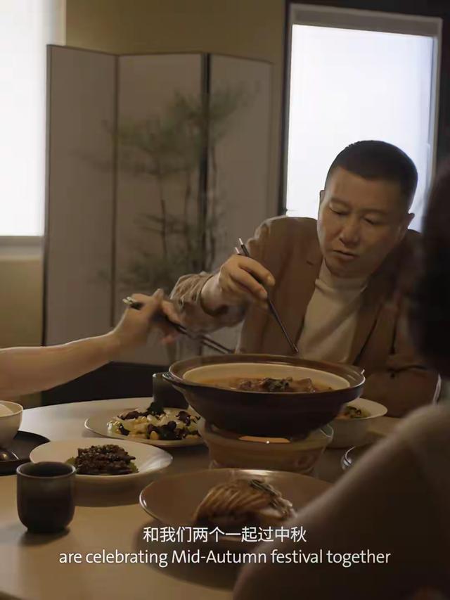 王楚钦和爸妈过中秋，爸爸透露一家三口在一起过中秋节还是18年前
