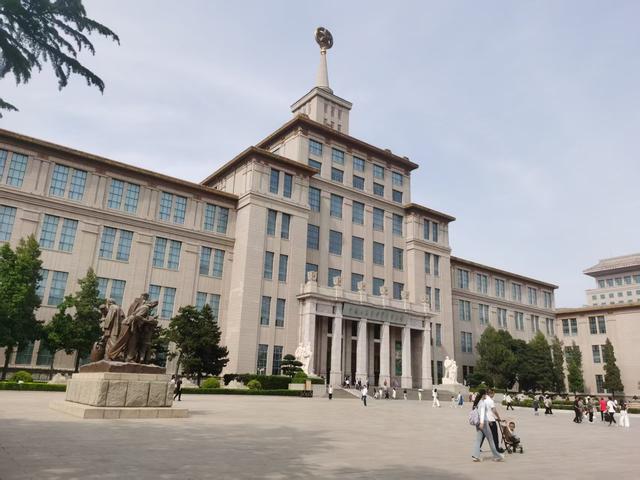 军魂铸就人民江山永固——访军博后记