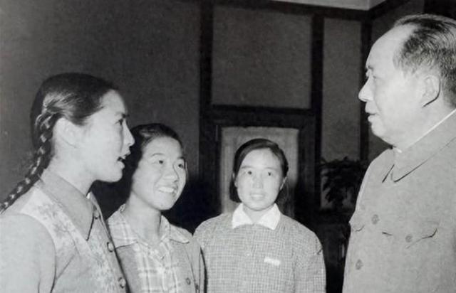 1951年，国民党官员妻子闯入中南海，毛主席怒斥：没带点东西来？