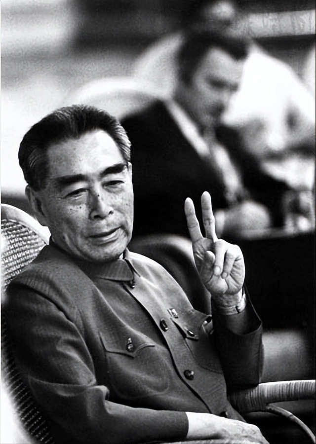 蒋介石唯独不敢动周恩来？如果动他：估计老蒋整个嫡系都得反!