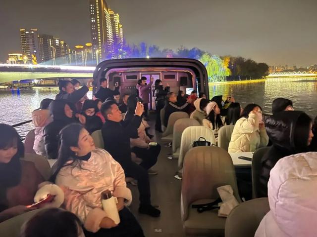 不是游船,是文化方舟!天下收藏&新发展文旅《如意龙湖·船说郑州》