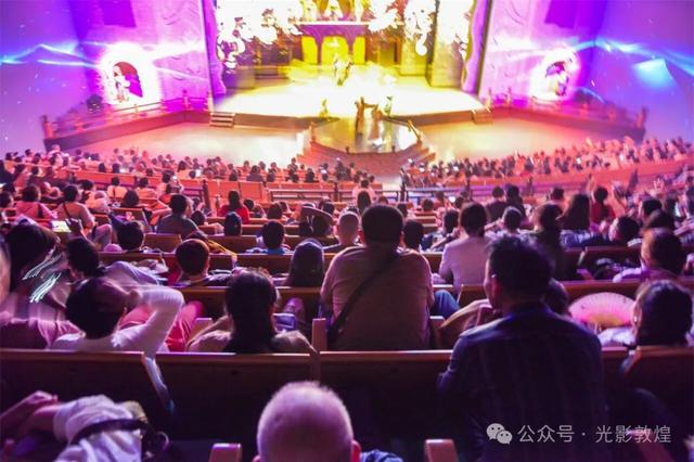 中国八方旅游联合体首趟青甘旅游大型专列抵达敦煌