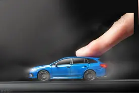 “蛇形走位”闯红灯！再查还超员！交警：罚款400元 扣6分图片