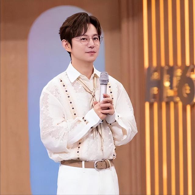 从主持人到"精神病"，49岁无妻无子的李维嘉，给不婚人士提了个醒