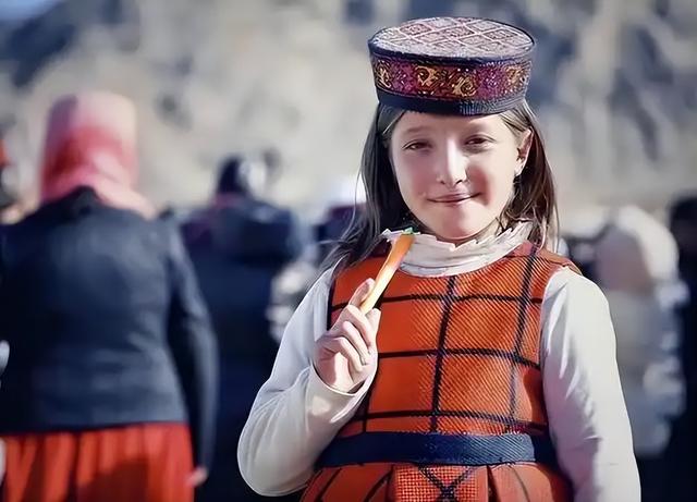 中国唯一的白种人民族：不与外族人通婚，热爱祖国自愿守卫边疆