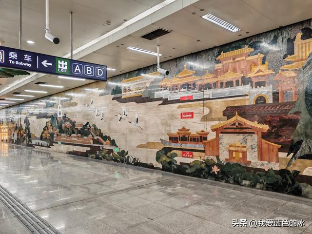 参观北京恭王府，过去一直觉得这是小景点，没想到游客居然这么多
