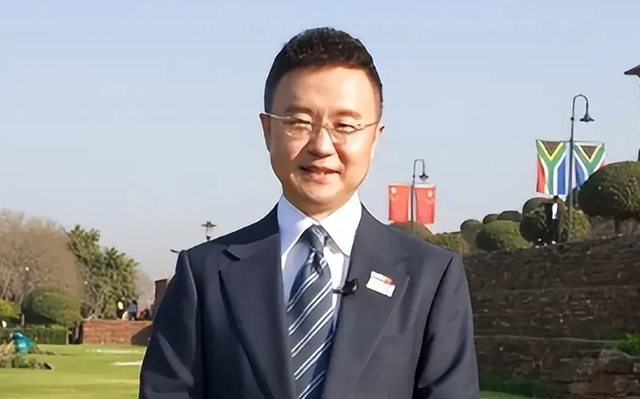 春妮没想到，丈夫刚强出席阅兵解说没多久，6岁儿子又给自己争光