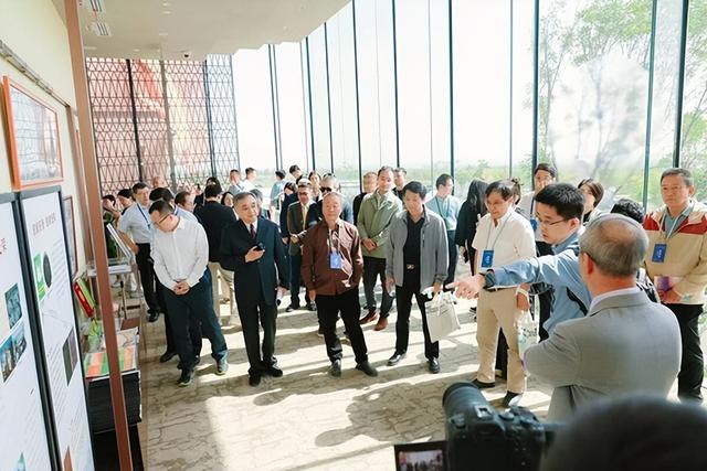 首届贺兰山东麓葡萄酒双年展开幕 大学生葡萄酒音乐艺术节作品亮相