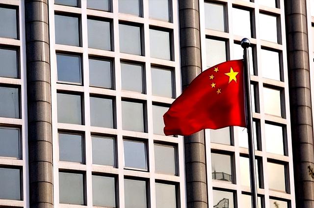 终于盼来中国稀土开闸放水，美国刚拍手叫好，中方又掐住美军命脉