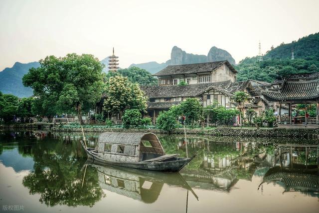 假期旅行的天花板！国内6座被严重低估的宝藏山水小城，风光超绝