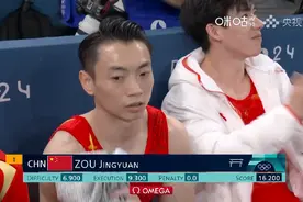 教科书式表现！邹敬园卫冕奥运体操双杠冠军，为中国队拿下第21金图片