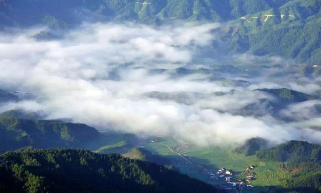 游在鹰潭｜中式美学深度游！山水、烟火、古建玩法全解锁，承包你的诗意周末