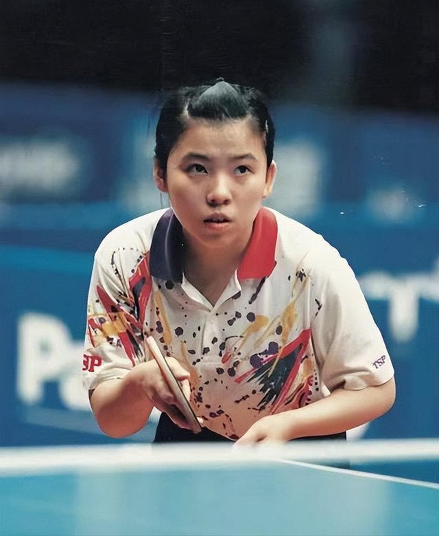 败光20亿、国籍问题、向洋人下跪，邓亚萍身上的标签到底是真是假