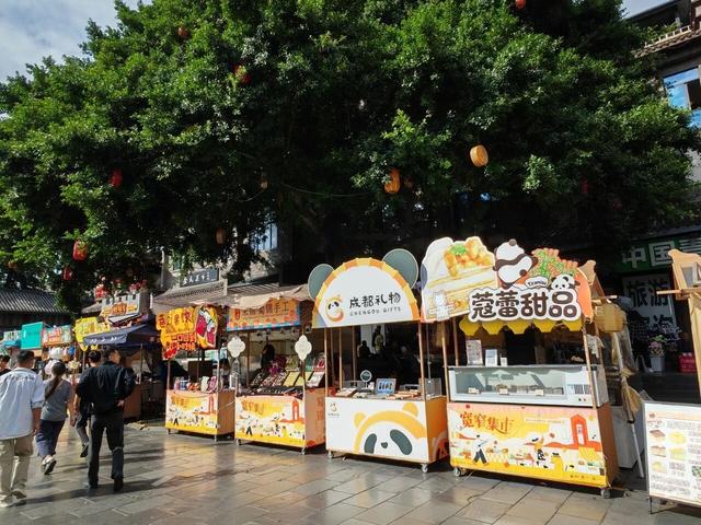 金秋十月去哪儿 万千气象成都行｜22家“成都礼物”门店亮相热门游玩地