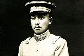 93岁杨森临终前，拉住17岁姨太的手：我就是想过一把皇帝的瘾图片