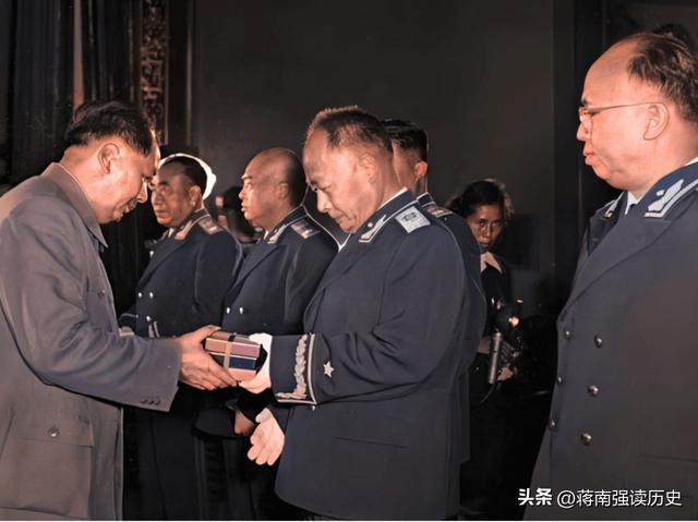 朱德军衔编号是004，直到60年后才揭开001是谁，佩服毛主席的格局