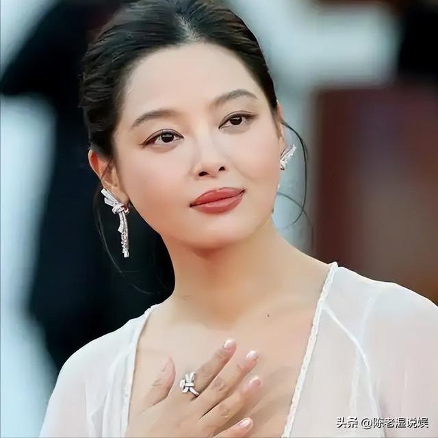 陪玩陪睡仅冰山一角！集体开嫖、舔手指、互撕，"圈中内幕"太荒唐