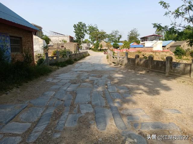 探访南阳丝绸之路上的汉代石拱桥,青石板古道见证博望的兴衰变迁