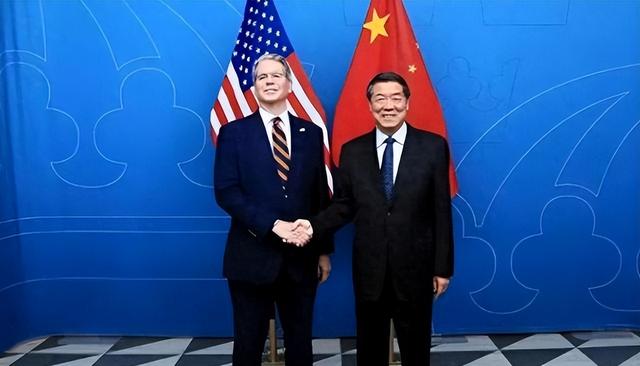 最后一刻，特朗普终于签字了！中美联合声明出炉，2个动作不寻常